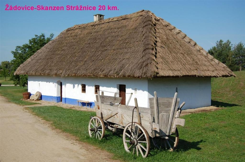 Cyklo Ubytovani A Vinny Sklep Zadovice Ngoại thất bức ảnh